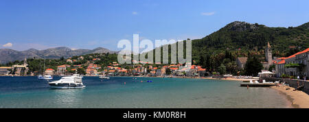 Vista estiva della spiaggia di Isola di Lopud, una delle isole Elafiti vicino Dubrovnik, costa dalmata, Mare Adriatico, Croazia, Europa Foto Stock