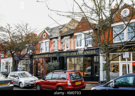 Tobiolo e l'angelo negozio di fronte a Barnes, SW13, un affluente sobborgo di Londra, Inghilterra, Regno Unito Foto Stock