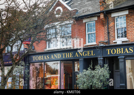 Tobiolo e l'angelo negozio di fronte a Barnes, SW13, un affluente sobborgo di Londra, Inghilterra, Regno Unito Foto Stock