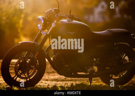 2017 Moto Guzzi V7III fotografato all'ora d'oro Foto Stock