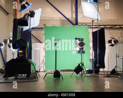 Real svuota lo schermo verde film/foto in studio con illuminazione/apparecchiature da studio Foto Stock