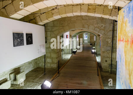 Illustrazione sul display nella cantina con soffitto a volta di Mdina Museo del Duomo. Foto Stock