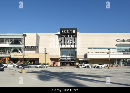 Costa Mesa, CA - dicembre 1, 2017: South Coast Plaza. Il più grande centro commerciale della costa occidentale degli Stati Uniti, con circa 2,8 milioni di piedi quadrati e 250 negozi. Foto Stock