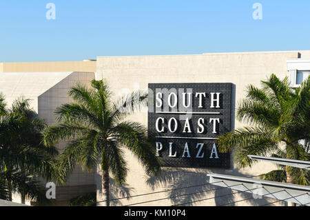 Costa Mesa, CA - dicembre 1, 2017: South Coast Plaza. Il più grande centro commerciale della costa occidentale degli Stati Uniti, con circa 2,8 milioni di piedi quadrati e 250 negozi. Foto Stock