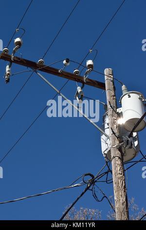 Tettuccio di linee elettriche di alimentazione Foto Stock