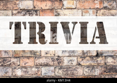 Ispirazione per didascalia di testo dell'annuncio concettuale che mostra Trivia. Concetto aziendale per Quiz Fun non importante scritto su un vecchio sfondo con spazio Foto Stock