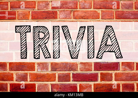 Ispirazione per didascalia di testo dell'annuncio concettuale che mostra Trivia. Concetto aziendale per Quiz Fun non importante scritto su un vecchio sfondo con spazio Foto Stock