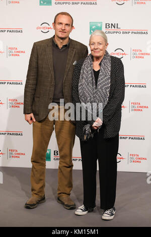 12th Rome Film Festival - Vanessa Redgrave - Photocall Featuring: Vanessa Redgrave, Carlo Gabriel Nero Where: Rome, Italy When: 02 Nov 2017 Credit: IPA/WENN.com **disponibile Solo per la pubblicazione in UK, USA, Germania, Austria, Svizzera** Foto Stock