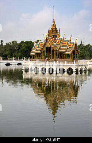 Aisawan Dhiphya-Asana Pavilion di Bang Pa-In Royal Palace, Thailandia Foto Stock