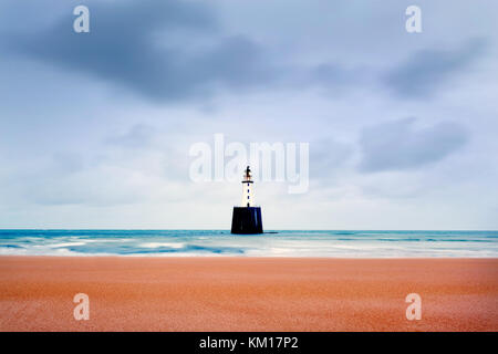 Rattray Capo Faro in stormy weathercolor al crepuscolo, Aberdeenshire, Scozia Foto Stock