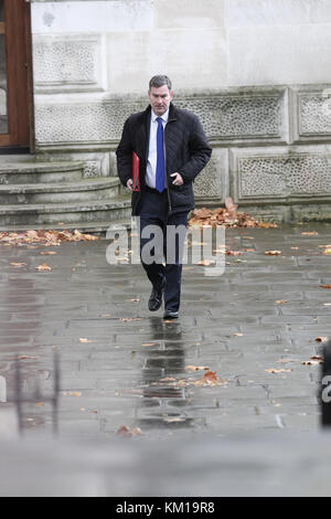Londra, Regno Unito. 28 novembre, 2017. Il segretario di Stato per il lavoro e le pensioni david gauke assiste il cabinet settimanale incontro a Downing Street, Londra Foto Stock
