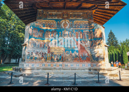 Voronet, Romania, 6 luglio 2015: Il monastero di Voronet è un famoso monastero dipinto in Romania Foto Stock