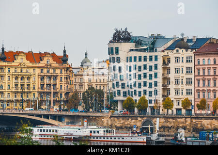 Praga Repubblica Ceca, ottobre 01, 2017: La Casa danzante - moderno edificio progettato da Vlado Milunic e frank o. gehry, Praga Foto Stock