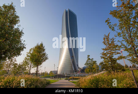 Milano, 13 ottobre 2017 - Hadid torre in 'vita di città' complesso in 3 Torri Milano posto, edifici moderni e condomini. Foto Stock