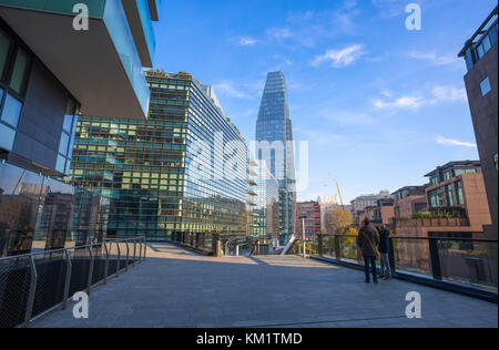 Milano, 11 novembre 2017 - Vista del Diamante (Diamante) torre, all'interno di 'Porta Nuova" di Milano, vicino alla stazione ferroviaria Garibaldi, Milano, Italia. Foto Stock