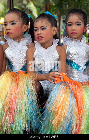 Bambino gli interpreti di open-air concerto, Phuket, Tailandia Foto Stock