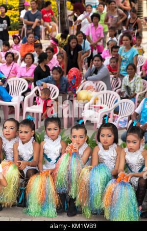 Bambino gli interpreti di open-air concerto, Phuket, Tailandia Foto Stock