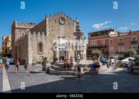 Plaza di Taormina in Sicilia in Italia Foto Stock