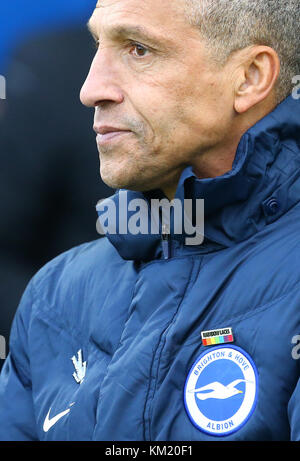 Brighton manager Chris Hughton durante il match di Premier League tra Brighton e Hove Albion e Liverpool presso la American Express Community Stadium di Brighton e Hove. 02 dic 2017.solo uso editoriale *** FA Premier League e Football League immagini sono soggette a licenza DataCo vedere www.football-dataco.com Foto Stock