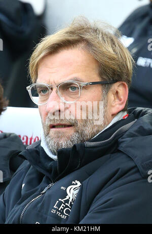 Liverpool manager Jurgen Klopp durante il match di Premier League tra Brighton e Hove Albion e Liverpool presso la American Express Community Stadium di Brighton e Hove. 02 dic 2017.solo uso editoriale *** FA Premier League e Football League immagini sono soggette a licenza DataCo vedere www.football-dataco.com Foto Stock