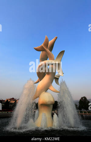 Sunrise su Rhapsody scultura, Waterfront Park, City Art Trail, Kelowna Città, Okanagan Valley, British Columbia, Canada. Foto Stock