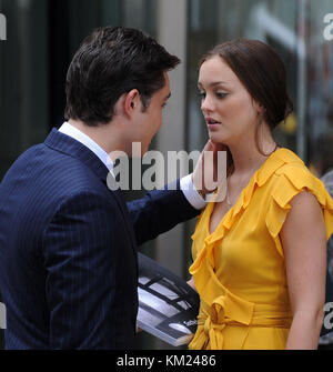 NEW YORK - 22 LUGLIO: Ed Westwick e Leighton Meester sul posto per "Gossip Girl" per le strade di Manhattan il 22 luglio 2009 a New York City persone: Ed Westwick, Leighton Meester Foto Stock