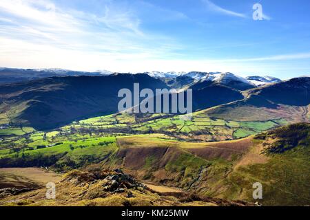 Il newlands fells e Valle di causey pike nel marzo 2017 Foto Stock