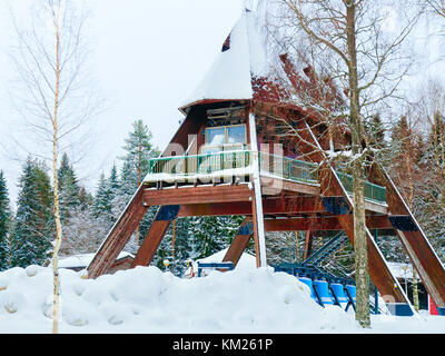 Il vecchio le campane della chiesa sul display in Lapponia, Finlandia Foto Stock