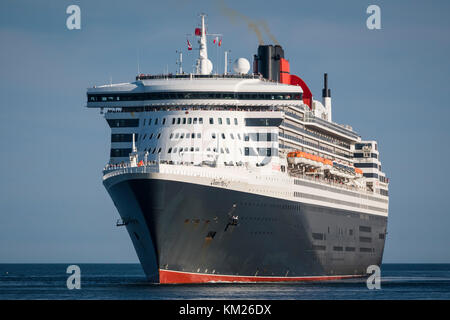 Queen Mary II sailpast nel porto di Halifax, Nova Scotia, Canada. Foto Stock