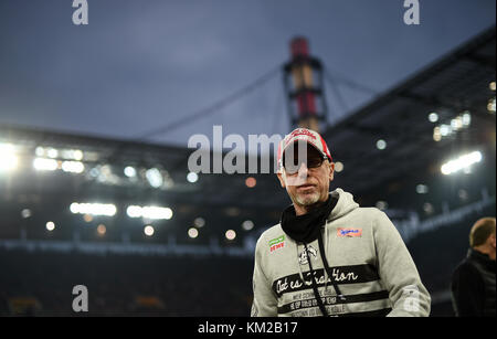 FILE - immagine del file datata 21 aprile 2017 che mostra 1. Allenatore del FC Cologne, Peter Stoger, davanti alla partita di calcio della Bundesliga tra 1. FC Cologne e TSG Hoffenheim nel RheinEnergieStadion di Colonia, Germania. Foto: Jonas Güttler/dpa Foto Stock