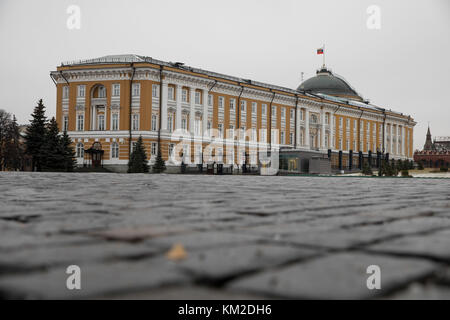 Mosca, Russia. 1 dicembre 2017. Foto del Senato del Cremlino, parte della residenza del presidente russo Vladimir Putin, scattata al Cremlino di Mosca, Russia, 1 dicembre 2017. Credito: Christian Charisius/dpa/Alamy Live News Foto Stock