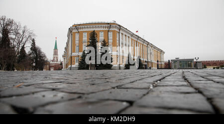 Mosca, Russia. 1 dicembre 2017. Foto del Senato del Cremlino, parte della residenza del presidente russo Vladimir Putin, scattata al Cremlino di Mosca, Russia, 1 dicembre 2017. Credito: Christian Charisius/dpa/Alamy Live News Foto Stock