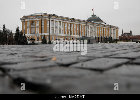 Mosca, Russia. 1 dicembre 2017. Foto del Senato del Cremlino, parte della residenza del presidente russo Vladimir Putin, scattata al Cremlino di Mosca, Russia, 1 dicembre 2017. Credito: Christian Charisius/dpa/Alamy Live News Foto Stock