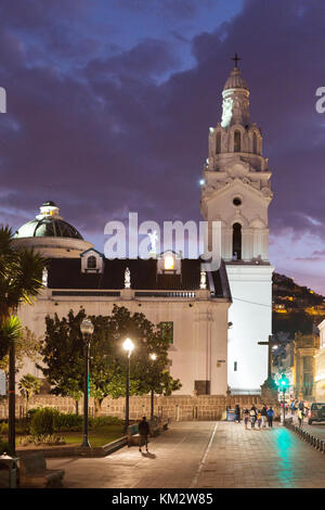 Quito Cattedrale di notte, Plaza Grande ( Piazza Indipendenza ), Quito Ecuador America del Sud Foto Stock