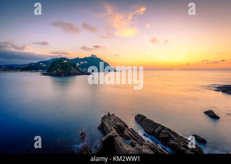 Tramonto a Donostia San Sebastian shot dal Paseo nuevo. Foto Stock