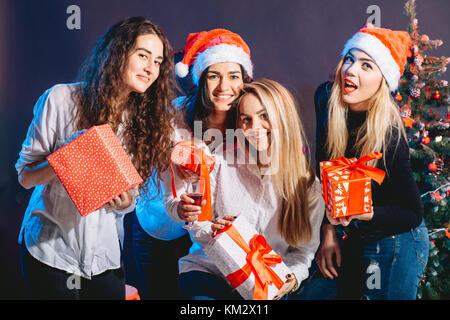 Vendita, Vacanze invernali Vacanze di Natale e il concetto di popolo Foto Stock
