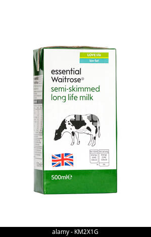 Una scatola di cartone di essenziale Waitrose parzialmente scremato lunga vita latte Foto Stock
