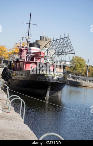 Il Daniel McAllister rimorchiatore ormeggiato nel Vecchio Porto di Montreal, Quebec, Canada waterfront. Foto Stock