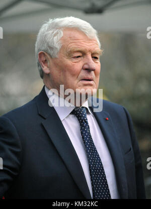 Londra, UK, 22/11/2017 Paddy Ashdown ex leader del partito europeo dei liberali democratici di colloqui per supporti su college green circa il bilancio. Foto Stock