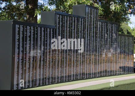 Viaggiare memorial wall di nomi di eroe caduto soldati in North Carolina, USA Foto Stock