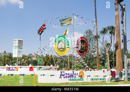 Indicazioni per commemorare l elezione del Presidente Uhuru Kenyatta su una rotatoria a Nairobi, in Kenya, Africa orientale Foto Stock