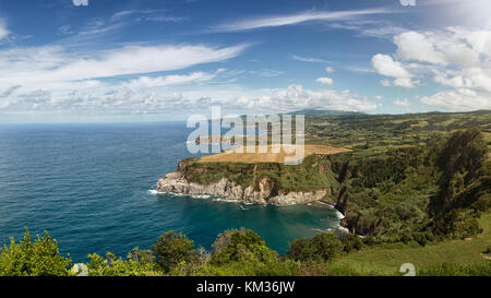 Giornata di sole sulla costa settentrionale di São Miguel, Azzorre Foto Stock