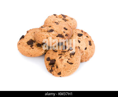 Cumulo di cinque in casa doppia biscotti con scaglie di cioccolato isolato su sfondo bianco Foto Stock