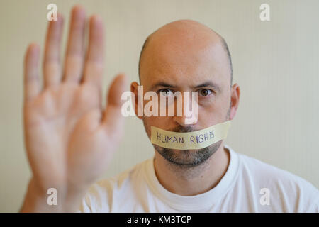 Arresto uomo abusando della violenza , la giornata dei diritti umani del concetto. Foto Stock