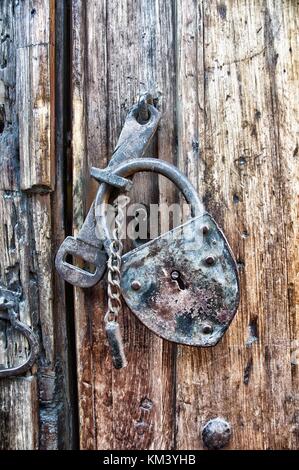 La vecchia porta e bloccare Foto Stock