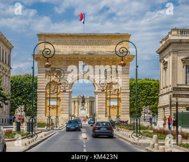 Francia, dipartimento dell'Hérault, Montpellier, Porte du Peyrou, vista dell'arco trionfale da Rue Foch Foto Stock