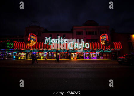 Luci di fronte al mare Southend on Sea e sala giochi di notte. Divertimento Monte Carlo Foto Stock