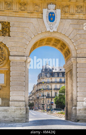 Francia, dipartimento dell'Hérault, Montpellier, Porte du Peyrou cercando in Rue Foch Foto Stock