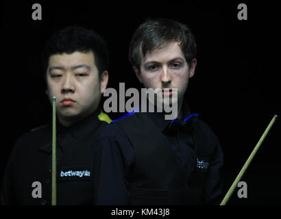 Scott Donaldson durante il suo match con Li appendere il giorno sette del 2017 uk Betway campionati a York Barbican. Foto Stock