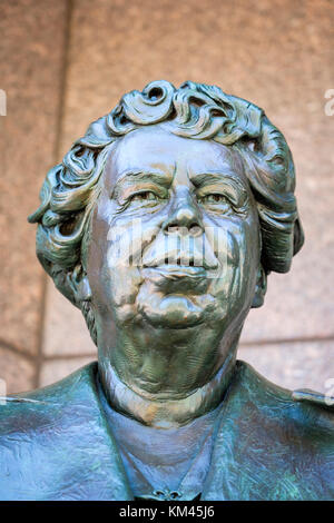 Primo piano della statua di First Lady Eleanor Roosevelt al FDR Memorial, West Potomac Park, Washington, D.C., USA. Foto Stock